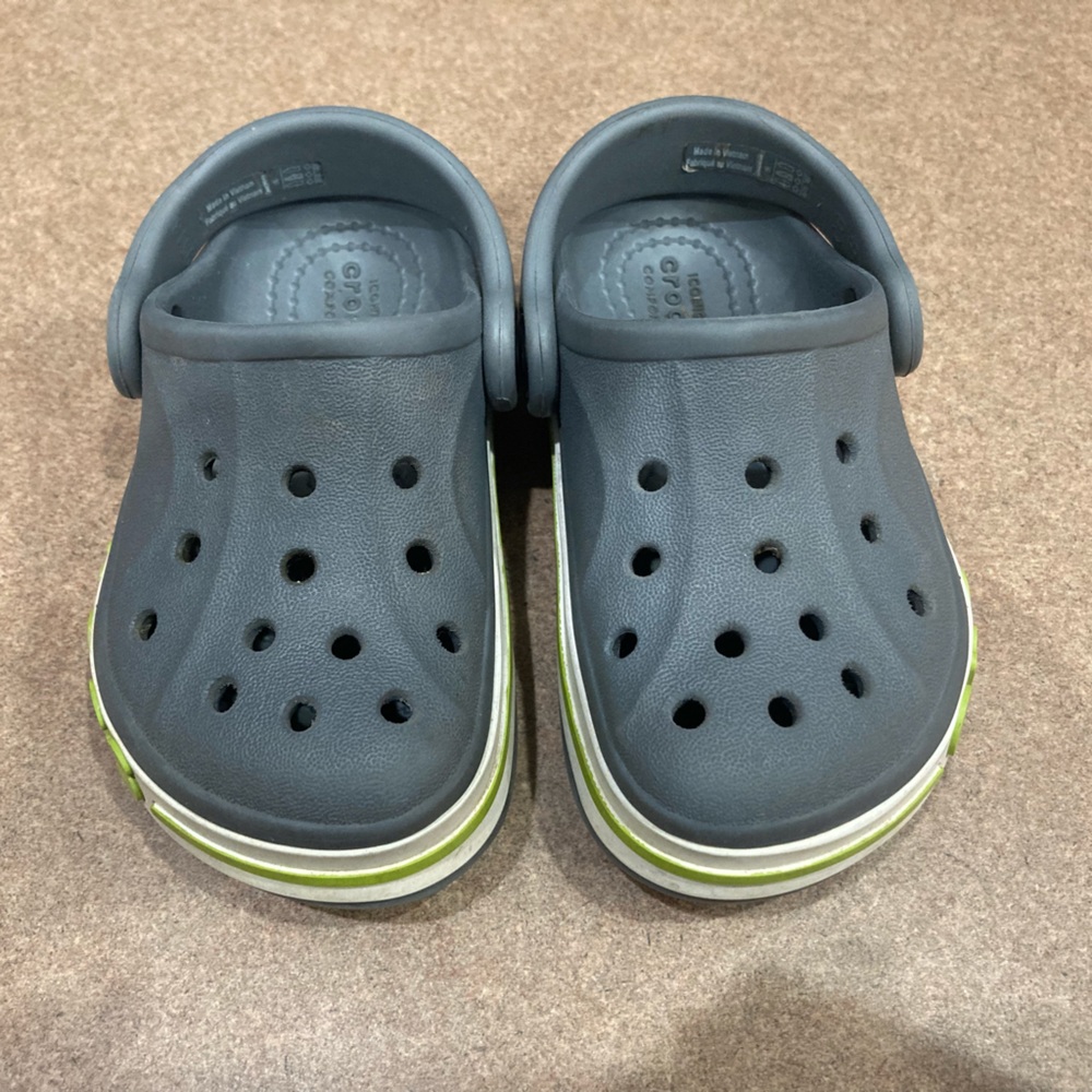 Toddler kids Crocs gray size 6